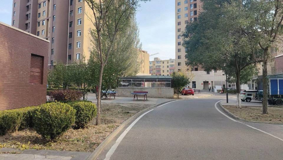 金鹰花园室外球台场地图片1